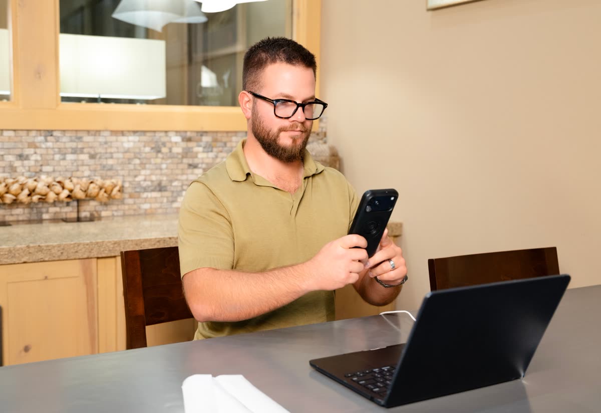 A patient viewing his SmileSafe report on his phone